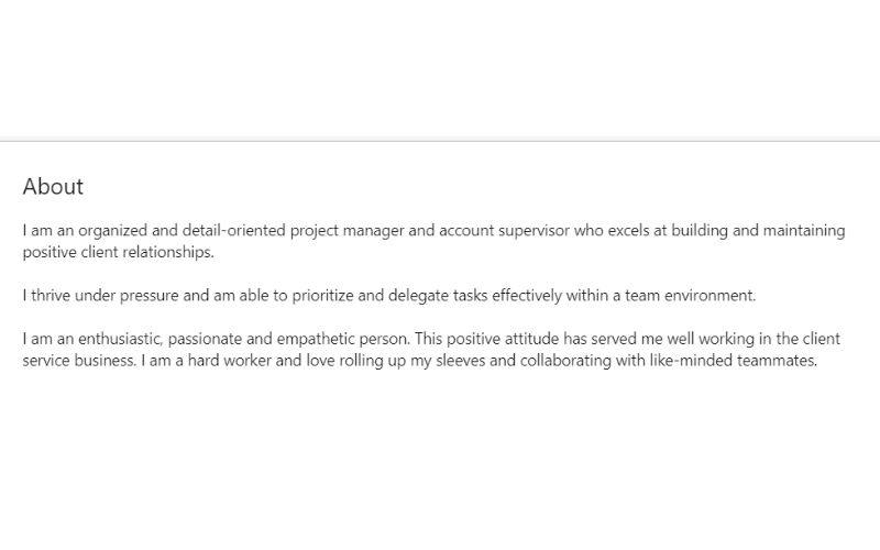 Przykład krótkiego podsumowania zawodowego w profilu na LinkedIn dla szukających pracy